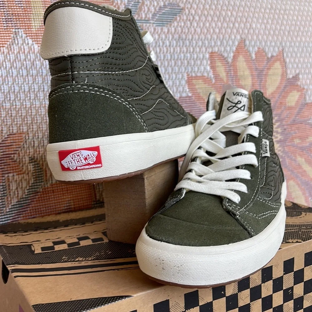 Vans Men’s The Lizzie
Quilted Grape Leaf
VN0A4BX150K
Sneakers - Picture 10 of 16